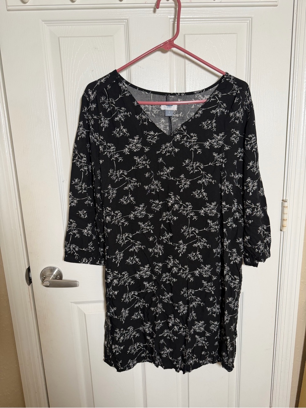 Old Navy Black Floral V-Neck Women’s Dress size Large